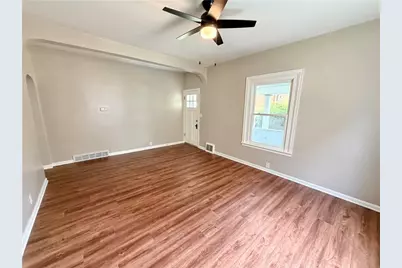 422 Glen Ave #1, Ellwood City, PA 16117 - Photo 4