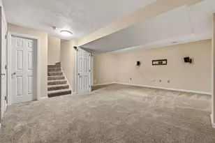 1611 Norman Dr, Pittsburgh, PA 15143 - Photo 38