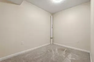 1611 Norman Dr, Pittsburgh, PA 15143 - Photo 40
