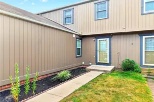 911 Sunset Cir, Cranberry Township, PA 16066 - Photo 2