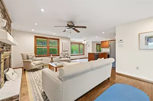 10062 Oakridge Dr, Pittsburgh, PA 15090 - Photo 4