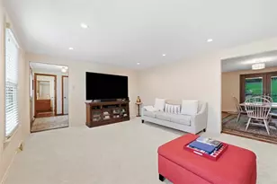 10062 Oakridge Dr, Pittsburgh, PA 15090 - Photo 14