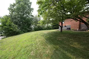 1040 Summit Dr, Greensburg, PA 15601 - Photo 28