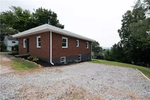 1040 Summit Dr, Greensburg, PA 15601 - Photo 26