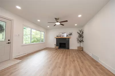 1040 Summit Dr, Greensburg, PA 15601 - Photo 8