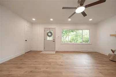 1040 Summit Dr, Greensburg, PA 15601 - Photo 10