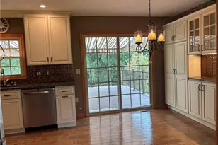 638 Knoll Ln, Upper Burrell, PA 15613 - Photo 8
