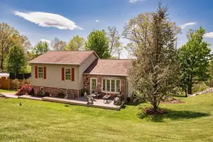 638 Knoll Ln, Upper Burrell, PA 15613 - Photo 1