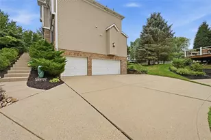 202 W Vanderbilt Dr, Adams Township, PA 16046 - Photo 26