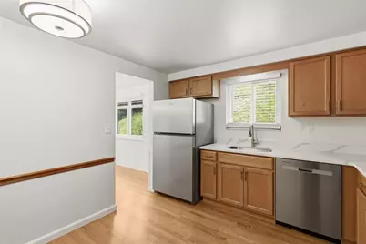 1260 Delfield Dr, Bethel Park, PA 15102 - Photo 14