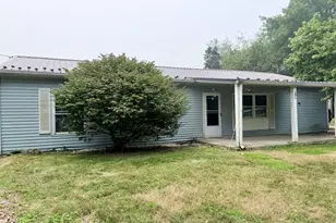 146 Edgewood Cir, Industry, PA 15052 - Photo 2
