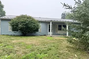 146 Edgewood Cir, Industry, PA 15052 - Photo 4