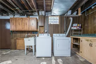 205 E Garden Rd, Pittsburgh, PA 15227 - Photo 38
