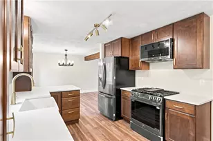 107 Colonial Way, Center Township, PA 15001 - Photo 4