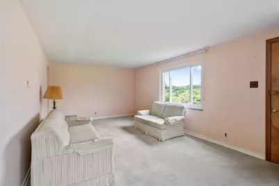 109 Rosemont Dr, Moon/Crescent Twp, PA 15108 - Photo 2
