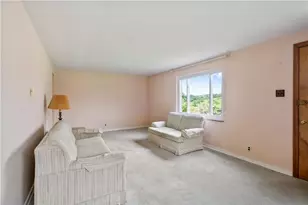 109 Rosemont Dr, Moon/Crescent Twp, PA 15108 - Photo 2