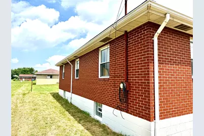 1412 W Crawford Ave, Connellsville, PA 15425 - Photo 2