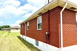 1412 W Crawford Ave, Connellsville, PA 15425 - Photo 2