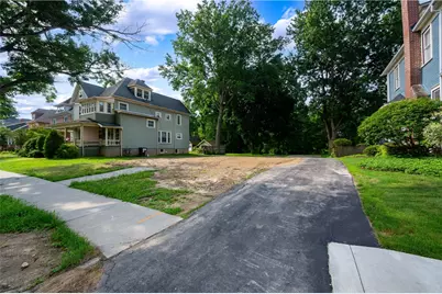 154 E Pine St, Grove City Boro, PA 16127 - Photo 6