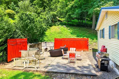 627 E Lakeview Rd, Henry Clay Township, PA 15424 - Photo 4
