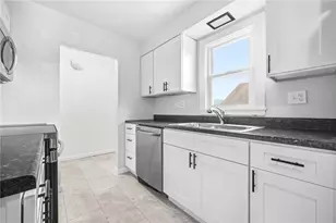 10 McNary St, Houston, PA 15342 - Photo 6