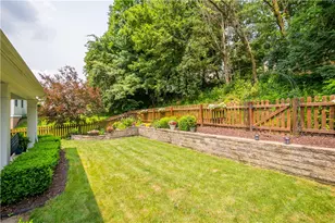 1129 Meadowbrook Dr, Canonsburg, PA 15317 - Photo 10