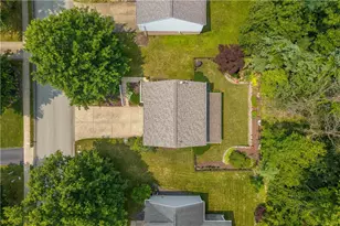 1129 Meadowbrook Dr, Canonsburg, PA 15317 - Photo 4