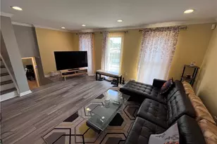 1875 Linton St, Pittsburgh, PA 15219 - Photo 10