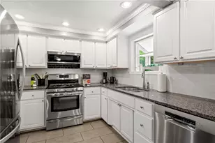136 Delaney Dr, Wilkins Township, PA 15235 - Photo 8