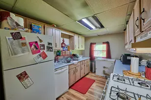 3033 Bremen Ave, Pittsburgh, PA 15227 - Photo 6