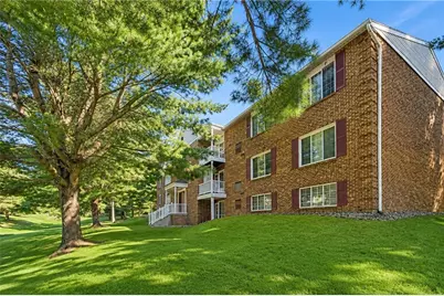 951 Woodhollow Dr, Cranberry Township, PA 16066 - Photo 2