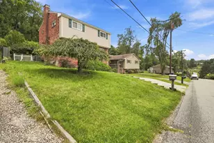 5877 Pleasant St, South Park, PA 15129 - Photo 4