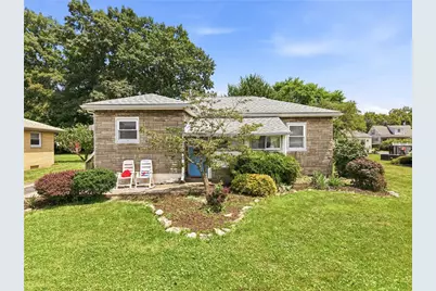 423 Indiana Ave, Farrell, PA 16121 - Photo 1