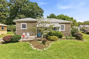 423 Indiana Ave, Farrell, PA 16121 - Photo 1