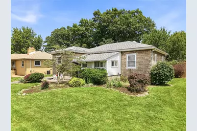 423 Indiana Ave, Farrell, PA 16121 - Photo 2
