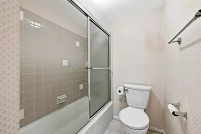 4106 Charlemagne Cir #4106, Ross Twp, PA 15237 - Photo 8