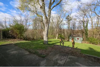 304 Millport Rd, West Mifflin, PA 15122 - Photo 16