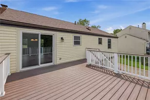 500 Greenspire Ct, Cranberry Township, PA 16066 - Photo 8