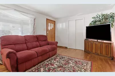 1074 Roseanne Ave, Pittsburgh, PA 15216 - Photo 10