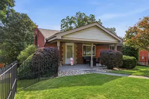 1074 Roseanne Ave, Banksville/Westwood, PA 15216 - Photo 2