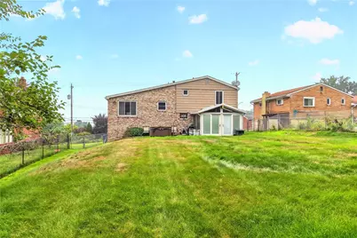 306 Beckman Dr, McKeesport, PA 15132 - Photo 2