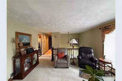 70 Green Meadow Ct, Pittsburgh, PA 15239 - Photo 4