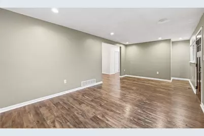 2114 Meadow Ln, Scott Township, PA 15220 - Photo 4
