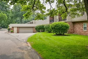 605 Calais Dr, Pittsburgh, PA 15237 - Photo 2