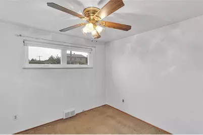 218 Skyport Rd, West Mifflin, PA 15122 - Photo 16