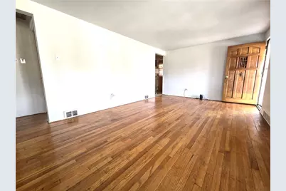 218 Skyport Rd, West Mifflin, PA 15122 - Photo 2