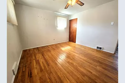 218 Skyport Rd, West Mifflin, PA 15122 - Photo 6