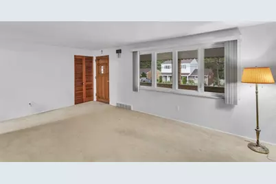 218 Skyport Rd, West Mifflin, PA 15122 - Photo 10
