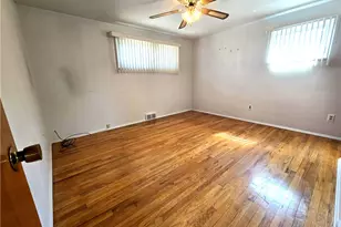 218 Skyport Rd, West Mifflin, PA 15122 - Photo 4