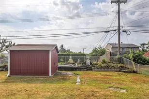 218 Skyport Rd, West Mifflin, PA 15122 - Photo 16